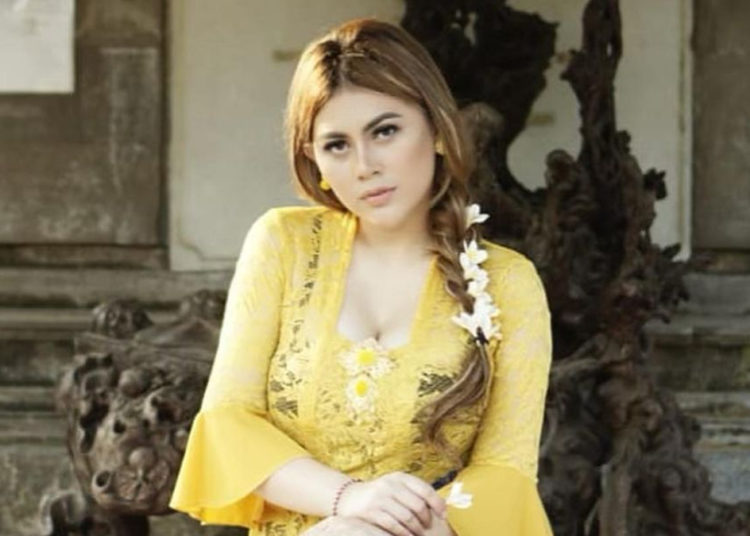 Deretan Foto Hot Renna Dyana Yang Diduga Pemeran Video Syur Kebaya Hijau