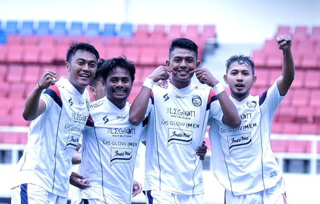 Arema FC merayakan kemenangan atas Persis Solo pada lanjutan Liga 1 Minggu 11 Desember 2022. (Foto: Arema FC)