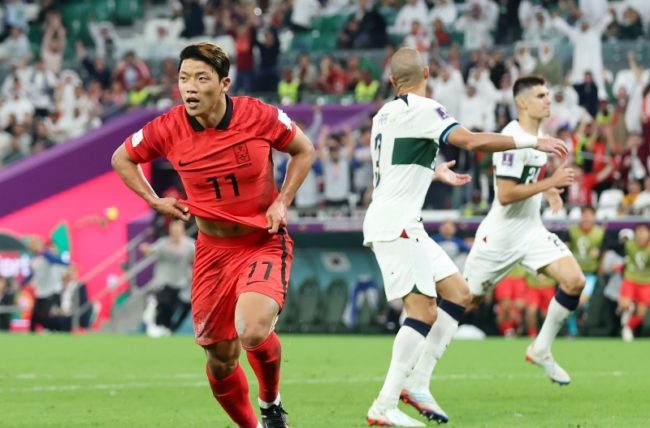 Hwang Hee-chan merayakan golnya dalam laga Korea Selatan Vs Portugal di Piala Dunia 2022. (Foto: goal.com)