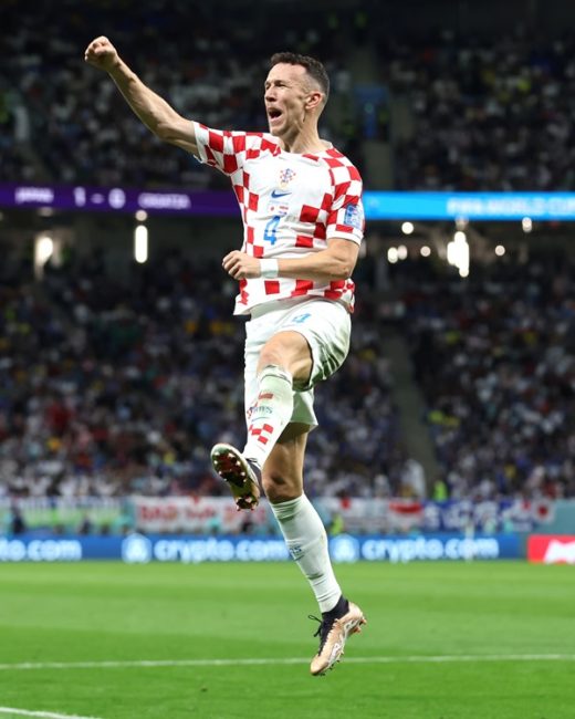 Ivan Perisic menyeimbangkan kedudukan menjadi 1-1 pada laga Jepang Vs Kroasia di 16 besar Piala Dunia 2022. (Foto: FIFA)