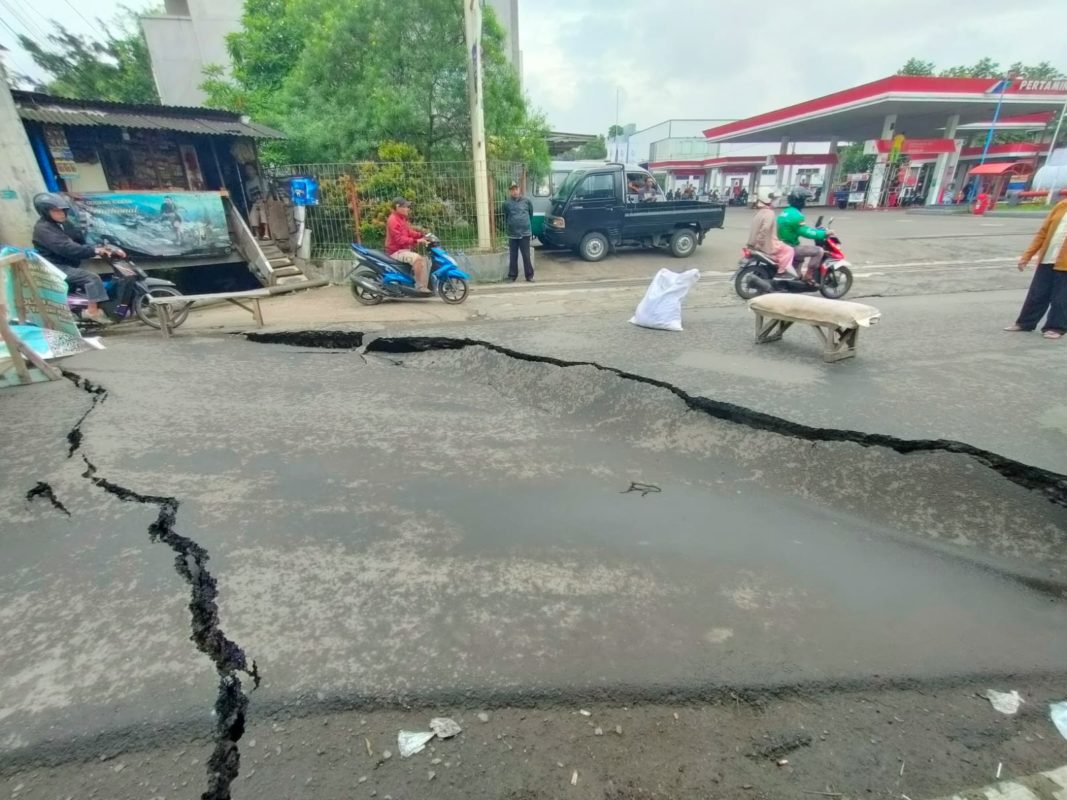 Jalan Cibolerang di Kota Bandung Ambles (Dok Bandung.go.id)