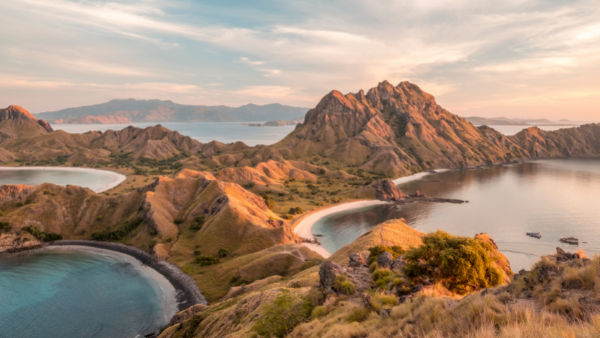 Pulau Padar Taman Nasional Komodo (Foto: canva)