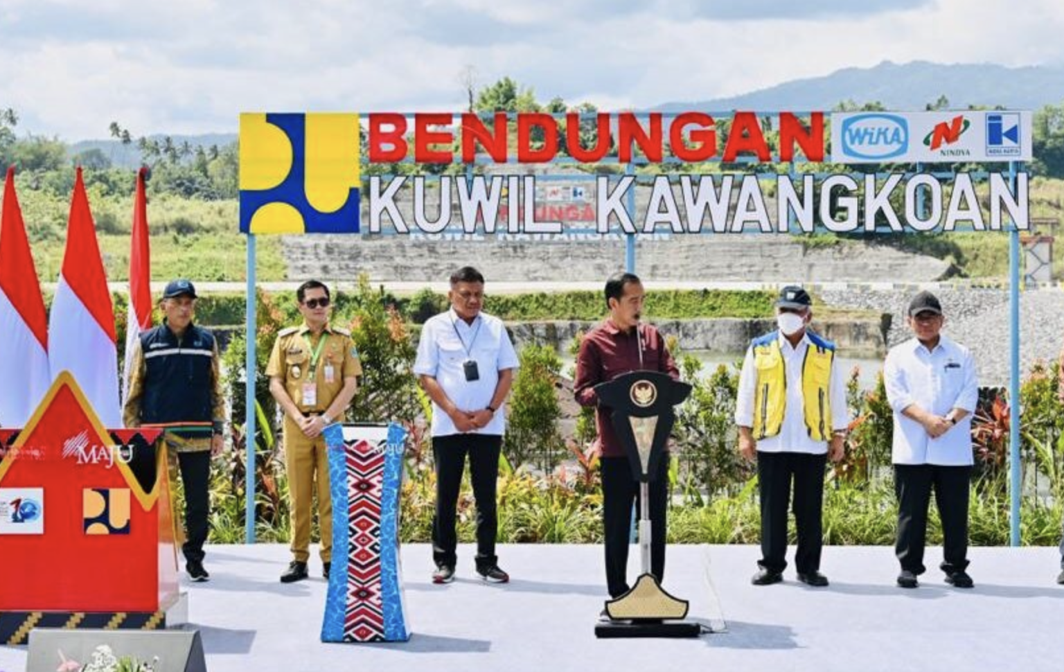 Presiden Joko Widodo meresmikan Bendungan Kuwil Kawangkoan, Kabupaten Minahasa Utara, dalam kunjungan kerjanya ke Provinsi Sulawesi Utara, pada Kamis, 19 Januari 2023. Foto: BPMI Setpres/Laily Rachev