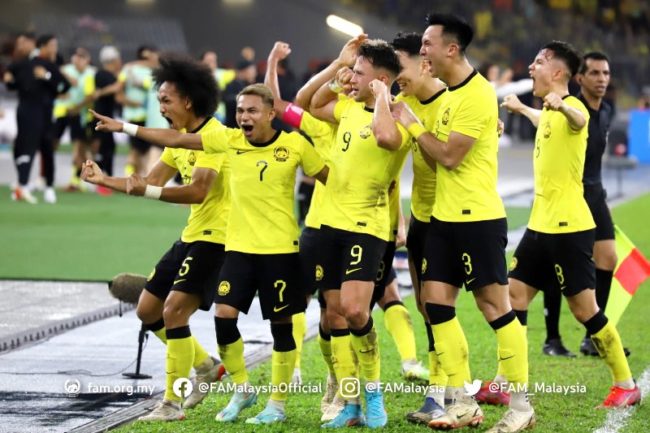 Timnas Malaysia merayakan gol ke gawang Singapura pada laga terakhir babak penyisihan Grup B Piala AFF 2022. (Foto: FAM)