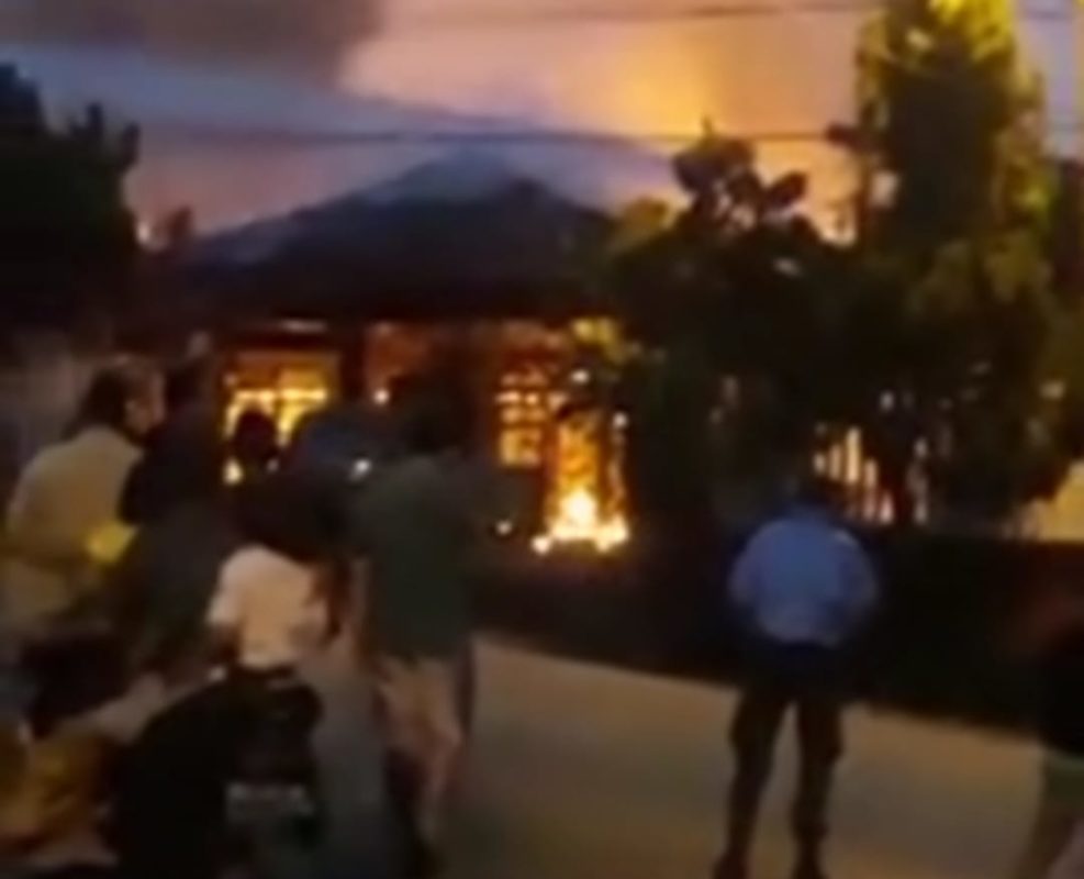 Rumah Dinas Kapolda Papua terbakar hingga hangus (Dok tangkapan layar)
