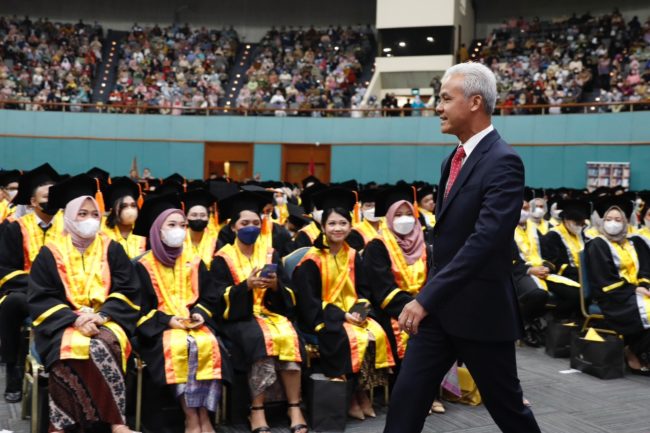 Ganjar Pranowo memberikan orasi ilmiah dalam wisuda dan Dies Natalis Universitas Prof. Dr. Moestopo (Beragama) di Gedung Jakarta Convention Center (JCC), Kamis, 19 Januari 2023.