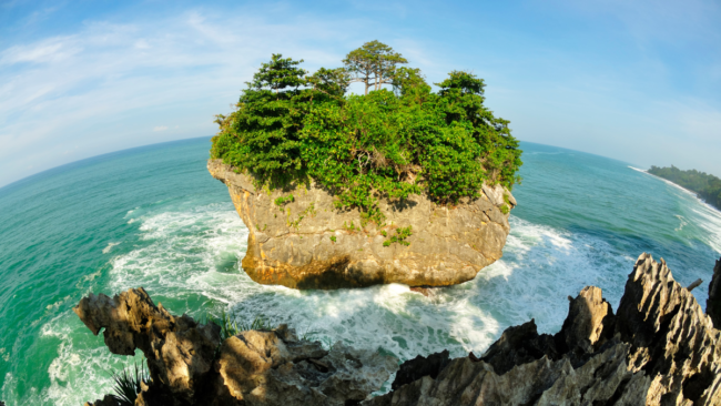 Pantai Karang Bokor (Foto: canva)