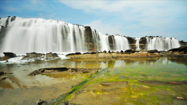 Pantai Karang Taraje Sawarna (Foto: canva)