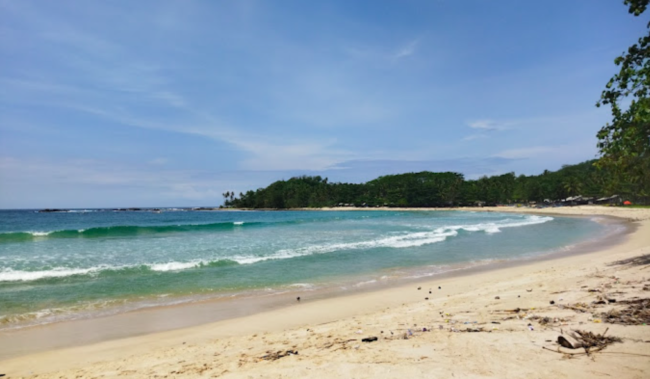 Pantai Legon Pari (Foto: lh3.googleusercontent.com/aliariyanto)