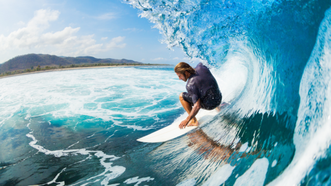 Surfing di Pantai Bali (Foto: canva)