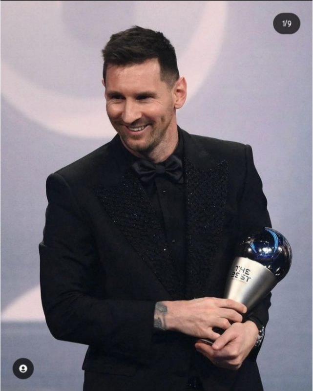 Messi menerima penghargaan Pemain Terbaik FIFA 2022