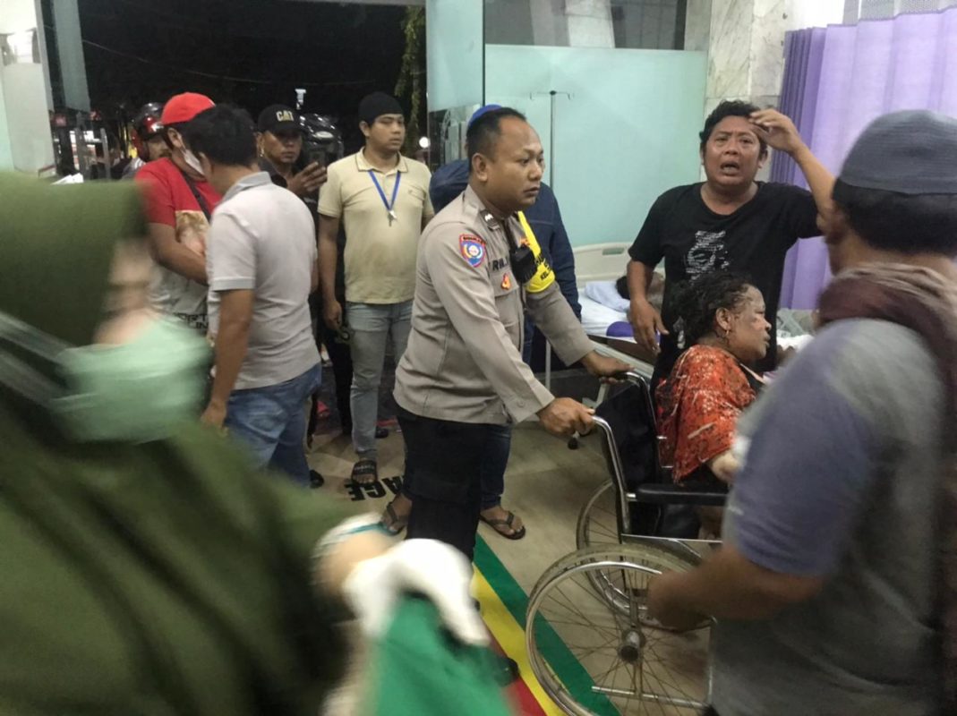 Korban kebakaran Depo Pertamina Pelumpang di RSUD Koja, Jakarta Utara.