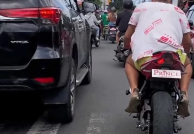 Turis asing pakai pelat kendaraan palsu di Bali (tangkapan layar)