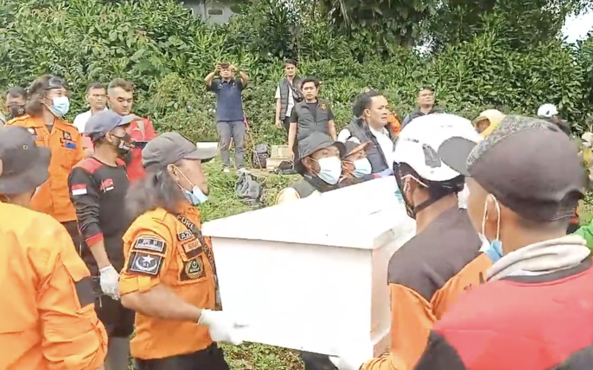 Pemakaman korban Mbah Slamet dukun pengganda uang di Banjarnegara, Jateng.