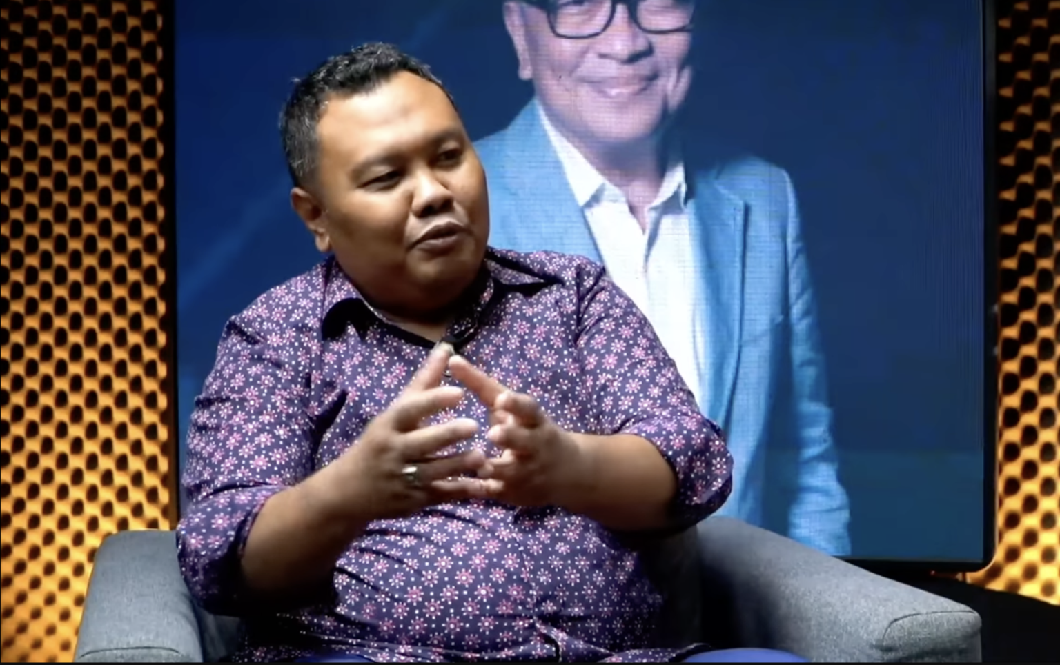 Hensat: Gibran Banyak Gimik, Lupa Substansi Debat