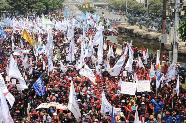 Hari Ini Puluhan Ribu Buruh Kepung Istana Dan Gedung MK | Konteks