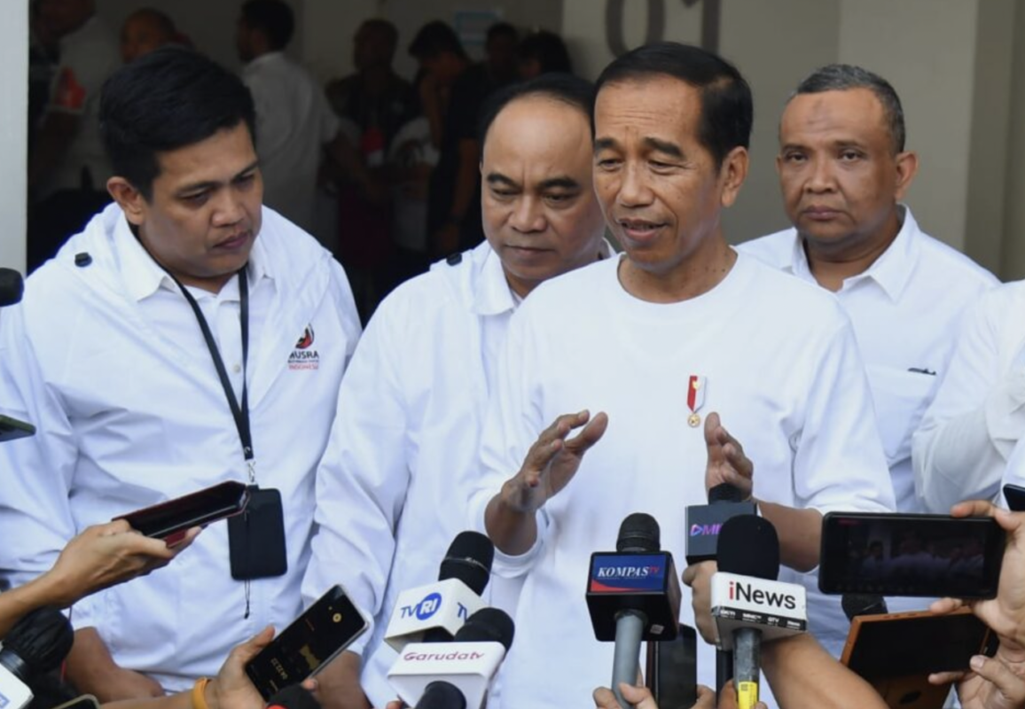 Presiden Joko Widodo menyampaikan keterangannya kepada awak media setelah menghadiri acara Musyawarah Rakyat (Musra) di Istora Senayan, Jakarta, pada Minggu, 14 Mei 2023. Foto: BPMI Setpres/Rusman