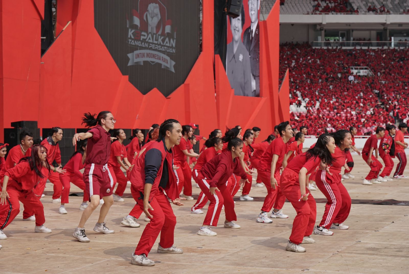 Puncak perayaan Bulan Bung Karno (BBK) dengan tema "Kepalkan Tangan Persatuan Untuk Indonesia Raya" digelar di Stadion Utama Gelora Bung Karno (GBK), Senayan, Jakarta, hari ini (24/06/2023).