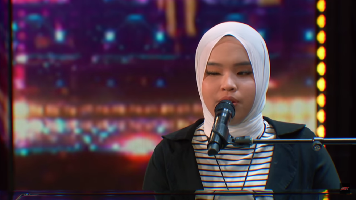 Trending 1 di YouTube! Putri Ariani Berhasil Dapatkan Golden Buzzer di America's Got Talent 2023, Simon Cowell: She is Brilliant!