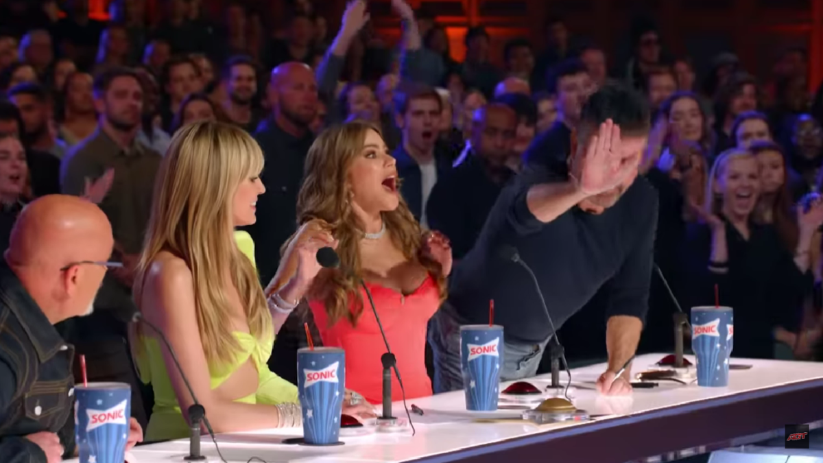 Simon memberikan Golden Buzzer