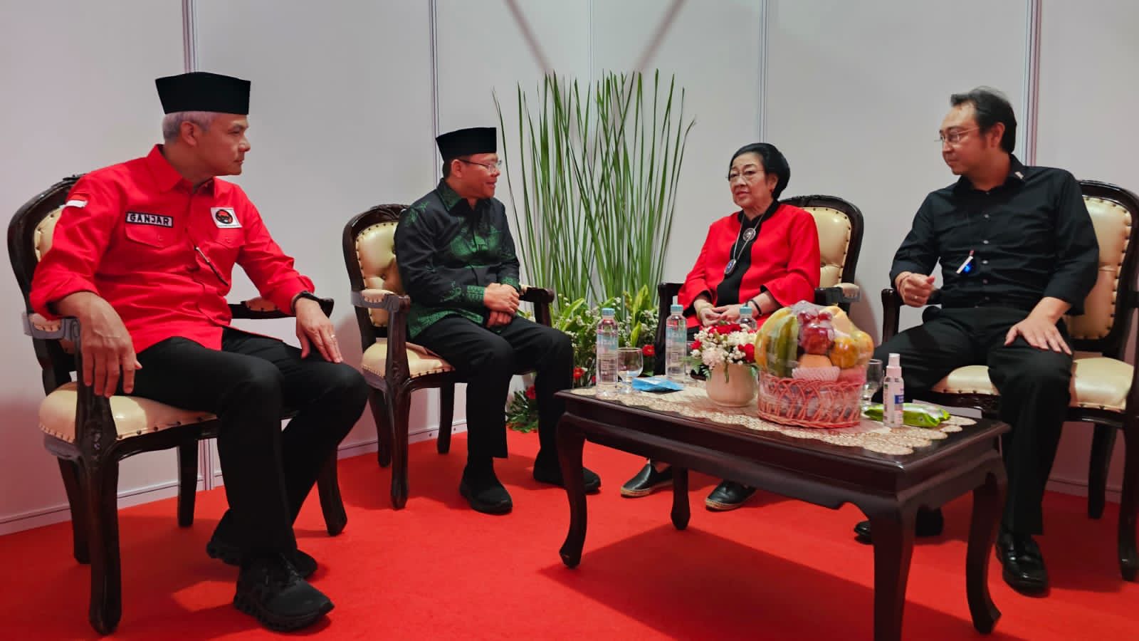 Ganjar Pranowo, Megawati Soekarnoeputri, Pranando Prabowo dan Plt Ketua Umum PPP Muhamad Mardiono.