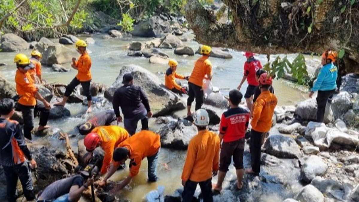 Evakusi penambang terjebat di tambang emas Banyumas. polisi sebut tak berizin (Dok Istimewa)