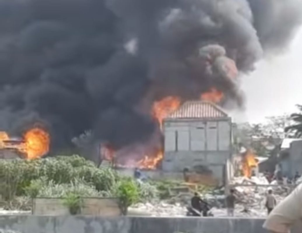 Kebakaran hebat melanda permukiman padat penduduk dekat Depo Pertamina Plumpang (Tangkapan layar)