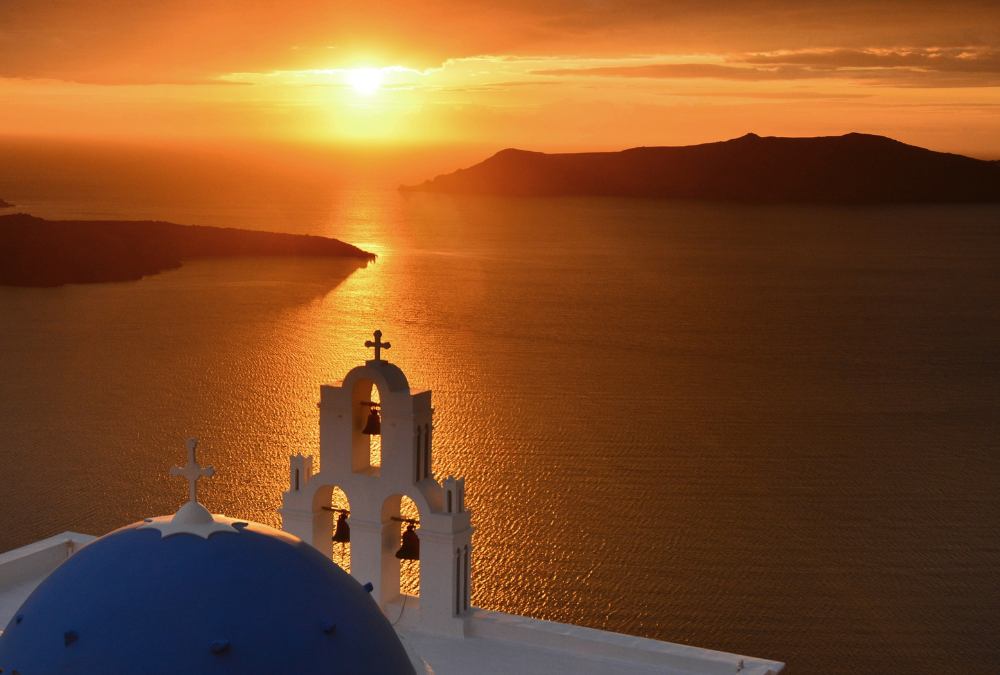 Pemandangan matahari terbenam di Santorini 