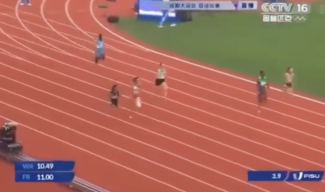 Nasra Abubakar Ali menjadi sorotan dunia karena jadi pencetak rekor terburuk lari 100 meter.