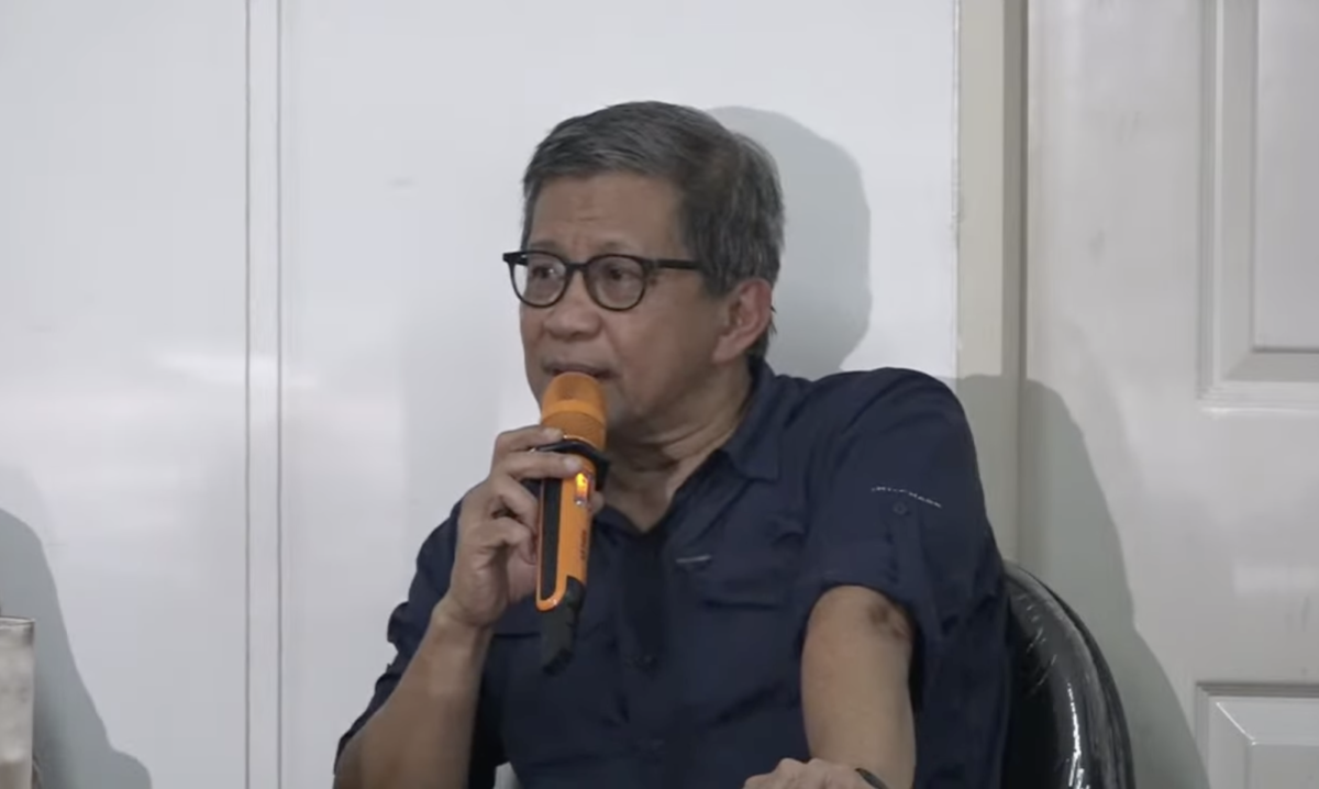 Rocky Gerung meminta maaf atas kegaduhan akibat ucapanya terhadap Presiden Joko Widodo di hadapan para buruh beberapa waktu lalu.
