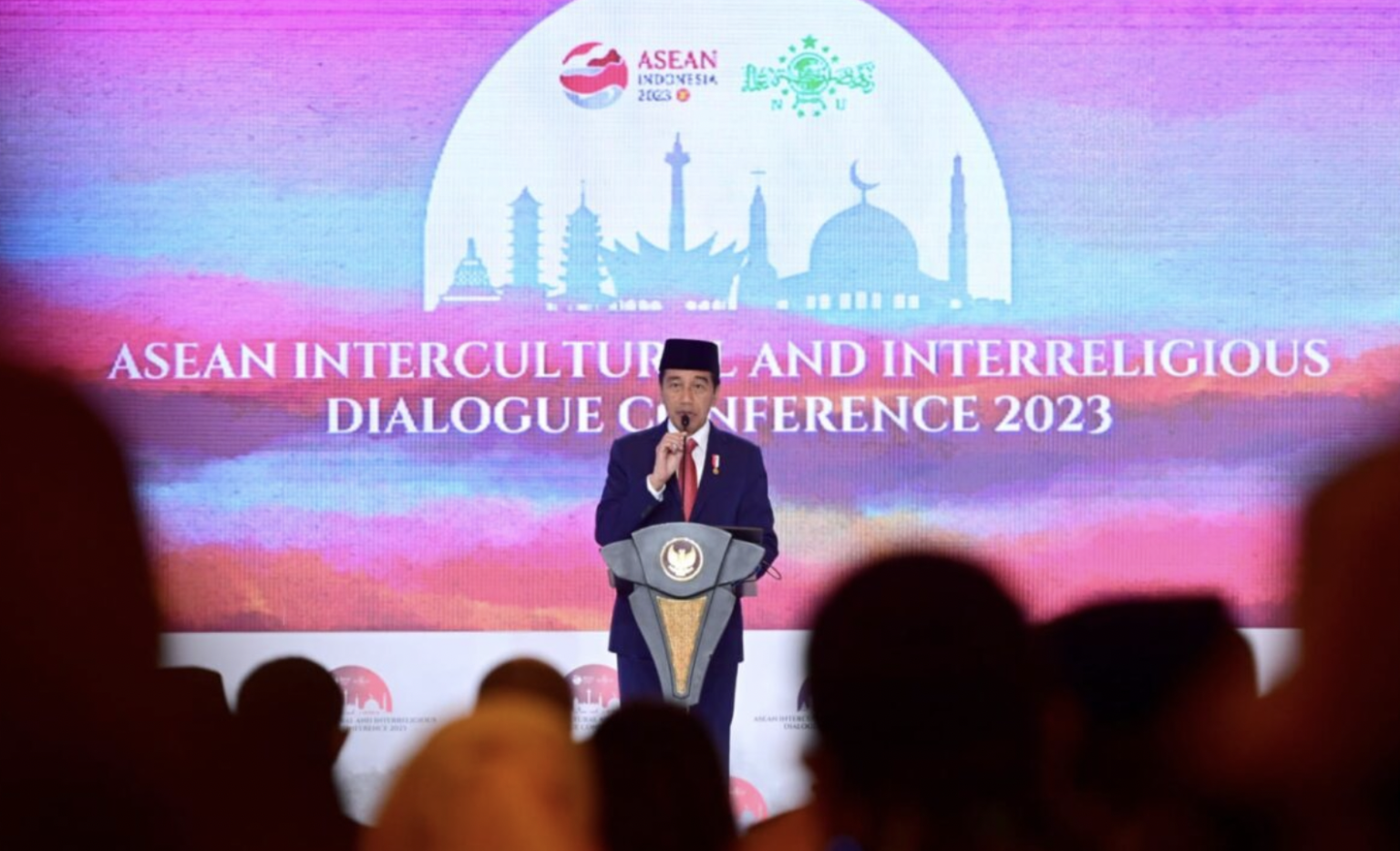 Presiden Joko Widodo secara resmi membuka Konferensi Dialog Antarbudaya dan Antaragama ASEAN Tahun 2023 atau ASEAN Intercultural and Interreligious Dialogue Conference (IIDC) yang digelar di Hotel Ritz-Carlton, Jakarta, pada Senin, 7 Agustus 2023. Foto: BPMI Setpres/Muchlis Jr