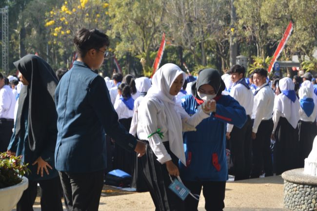 Puluhan Maba Universitas Brawijaya Pingsan saat praospek (Foto: Syafiq Muhammad Mufid)