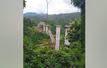 jembatan kereta runtuh