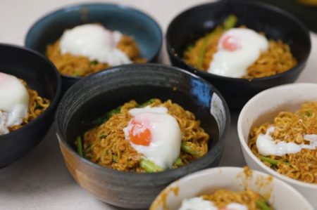 Resep Indomie Bangladesh saat ini sedang banyak dicari, lantaran kuliner ini sedang viral di sosial media. Yuk, intip resepnya.