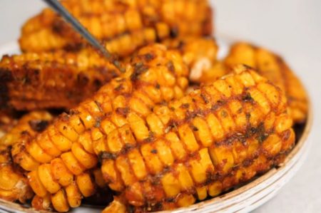 Daripada bakar jagung, yuk recook resep corn ribs berikut! Lebih simple, mudah, tanpa arang dan kipas. Bumbu juga lebih meresap.