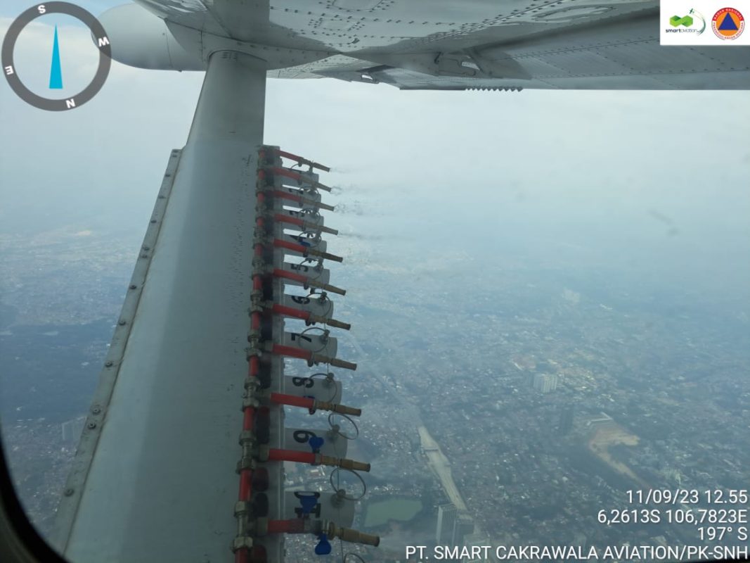 Teknologi Modifikasi Cuaca (TMC) dengan metode water mist spraying untuk mengatasi polusi udara di Jakarta.