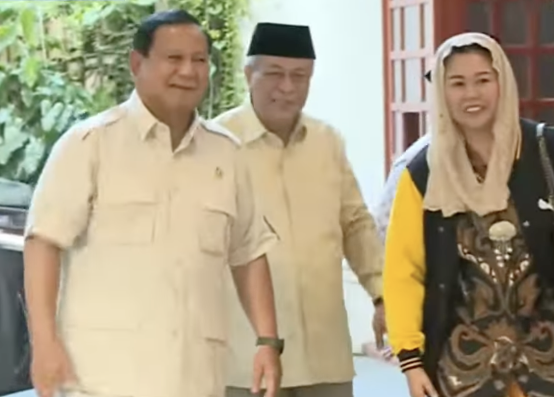 Yenny Wahid bertemu Prabowo Subianto dan didampingi KH Muhyidin Ishaq.