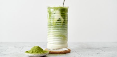 Resep matcha latte, minuman segar yang mudah dibuat di rumah.