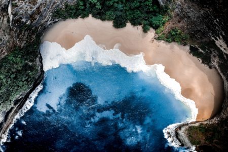 Perbedaan teluk dan semenanjung