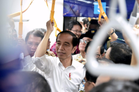 Jokowi Jawab Isu 15 Menteri Mundur: Namanya Tahun Politik