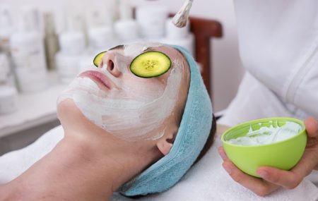 Ini Dia Urutan Skincare Malam Remaja Agar Kulit Sehat dan Cerah