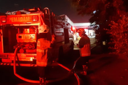 Kebakaran Gudang Penyimpanan Lampu Terjadi Saat Menjelang Subuh di Penjaringan, Jakarta Utara