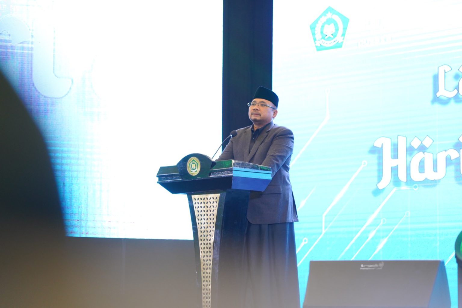 Menteri Agama (Menag) Yaqut Cholil Qoumas meluncurkan logo peringatan Hari Santri 2023 dengan mengusung tema “Jihad Santri Jayakan Negeri”.