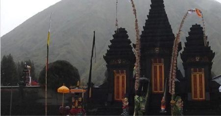 Mengenal Budaya Kasada Suku Tengger, Jawa Timur