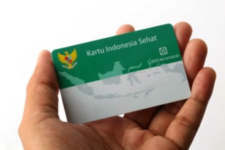 Makan siang dan susu gratis