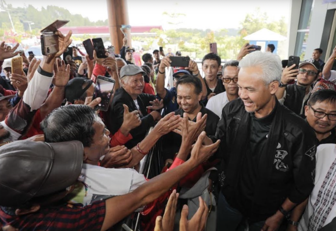 Ganjar Pranowo saat tiba di Toraja Airport, Kabupaten Tana Toraja, Sulawesi Selatan (Sulsel), Sabtu, 25 November 2023.