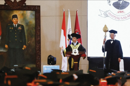 Mahfud MD saat menyampaikan orasi ilmiah dalam acara wisuda sarjana dan magister hukum Universitas Bung Karno (UBK), Jakarta.