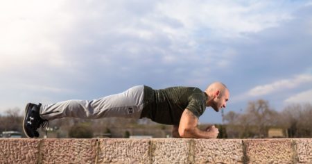 4 Manfaat Plank bagi Tubuh, Ampuh Bikin Perut Rata