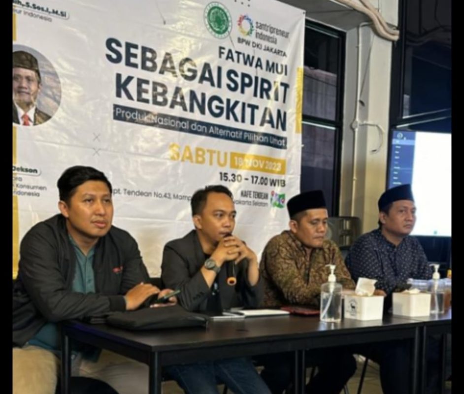 Sekjen Gerakan Kebangkitan Produk Nasional (Gerbang Pronas) Ahmad Syakirin. (tengah).