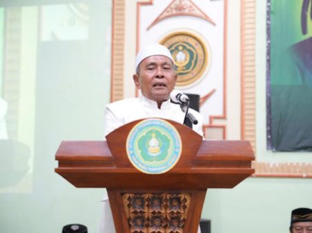 Pengasuh Pondok Pesantren Nurul Qarnain KH. Yazid Karimullah.